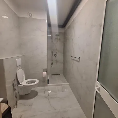 Near Klinika Keit Appartement Tirana