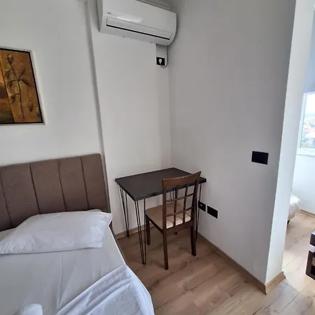 Near Klinika Keit Appartement Tirana