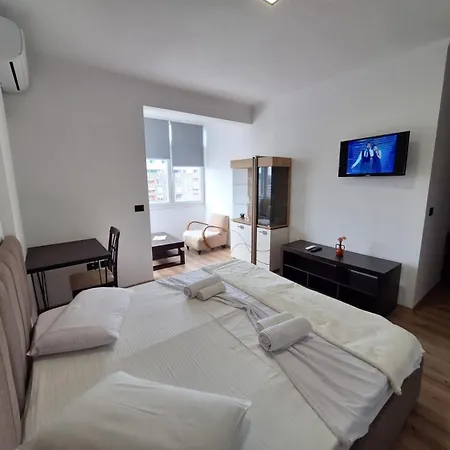 Near Klinika Keit Appartement Tirana